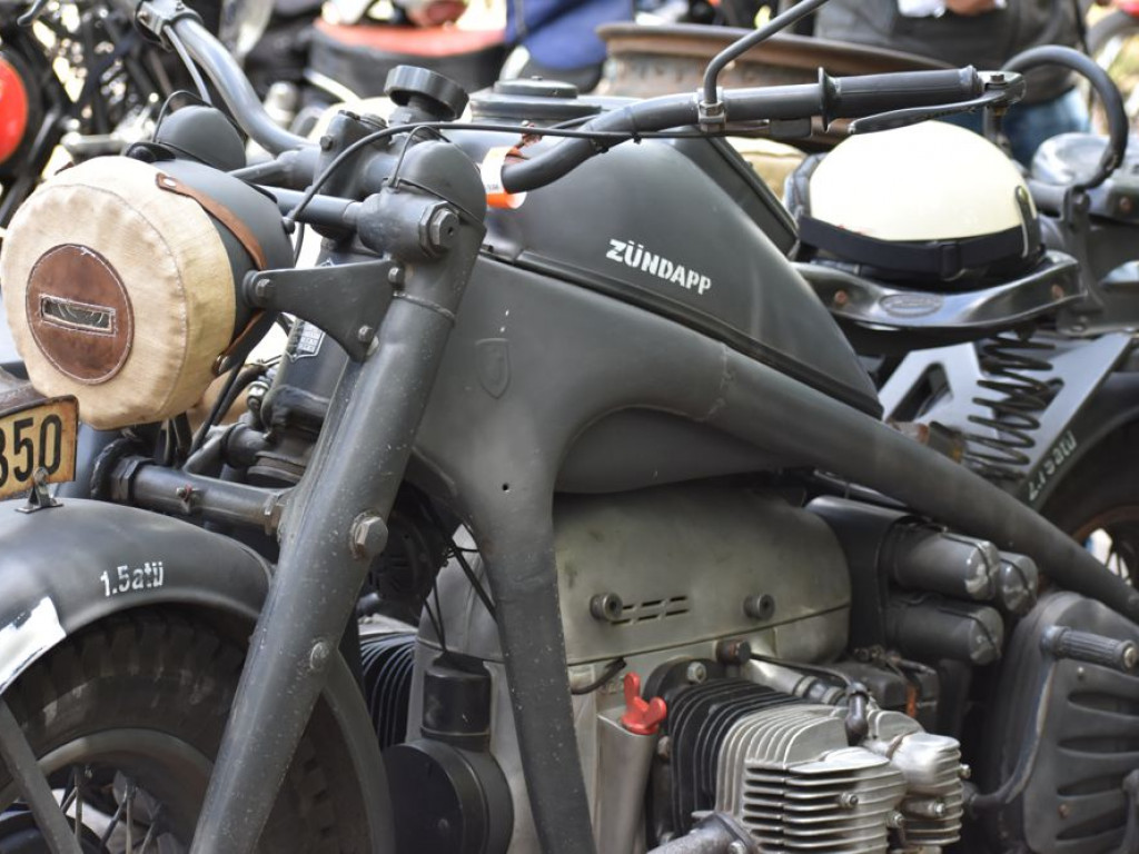 Motocyklowe spotkanie z historią w Wilczym Szańcu [ZDJĘCIA]