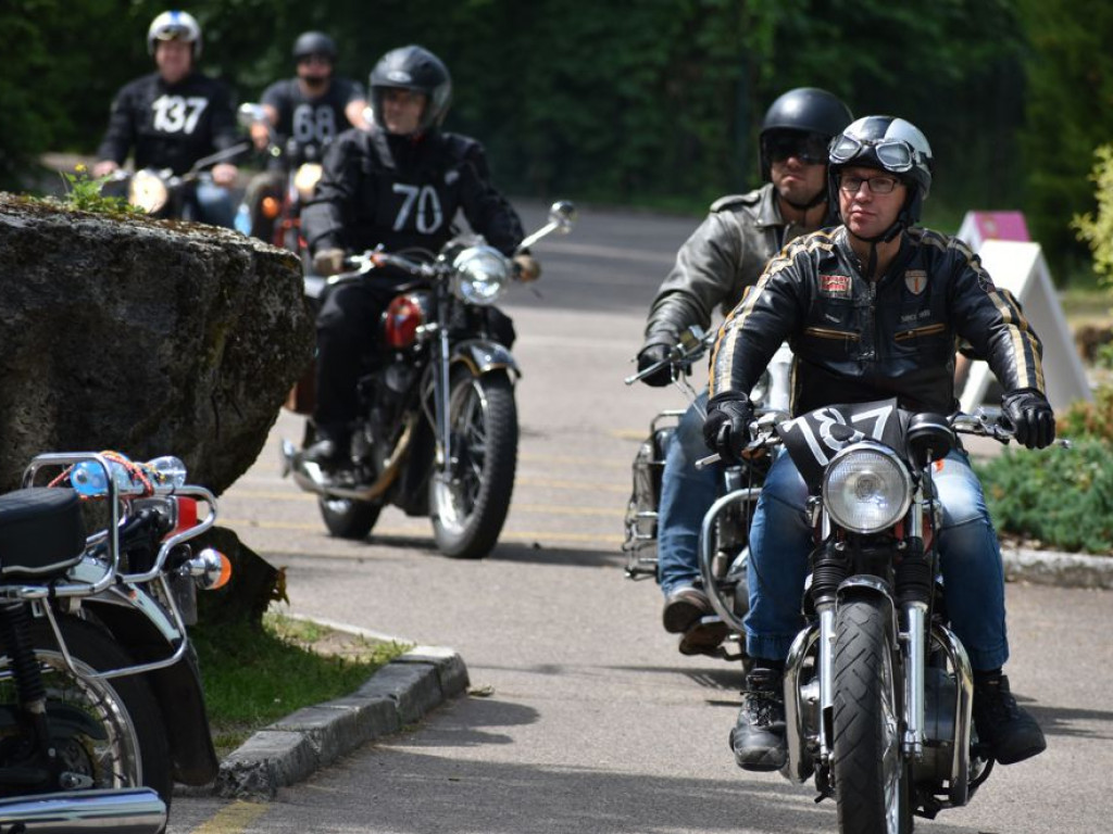 Motocyklowe spotkanie z historią w Wilczym Szańcu [ZDJĘCIA]