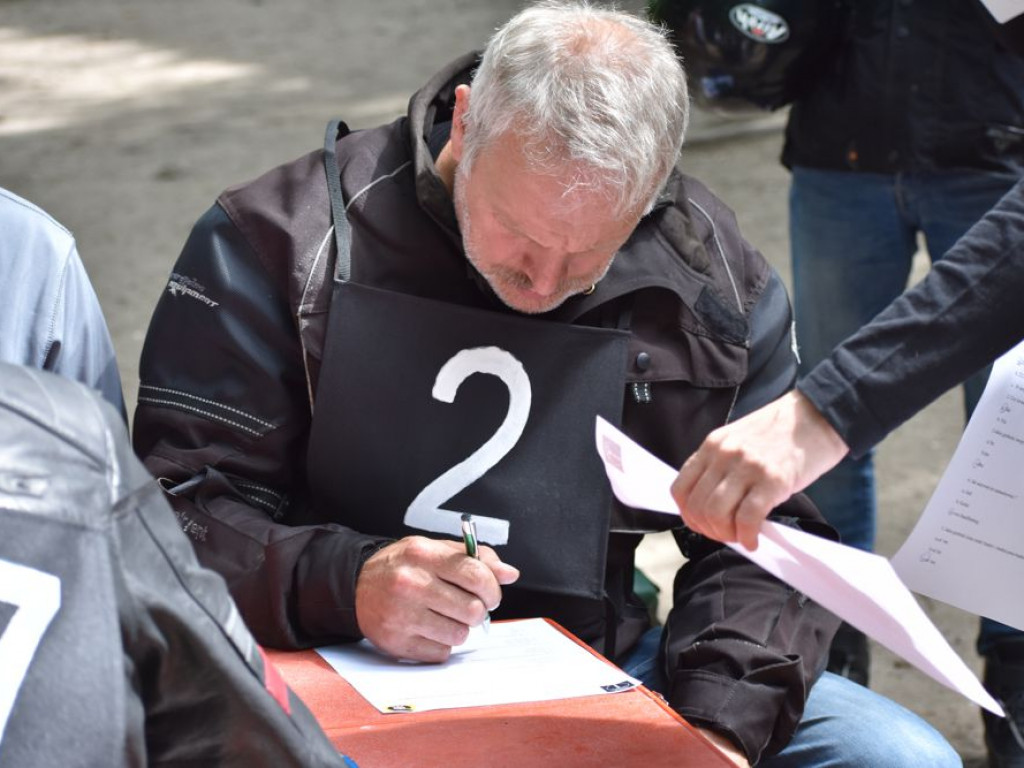 Motocyklowe spotkanie z historią w Wilczym Szańcu [ZDJĘCIA]