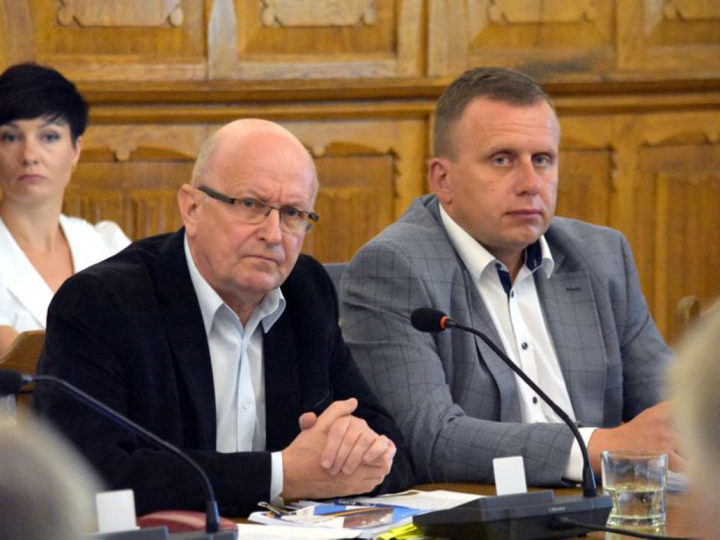Zachwyty nad działaniami zarządu powiatu. Absolutorium i wotum zaufania niemal jednogłośne!