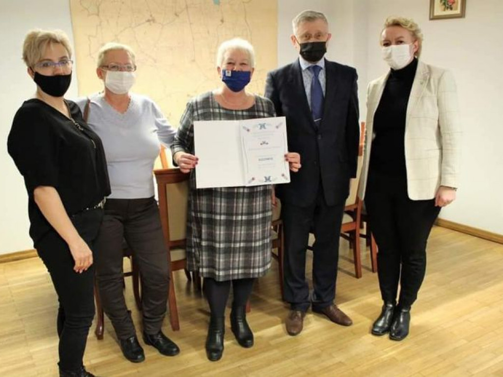 Gospodynie wiejskie nagrodzone za działania promujące szczepienia