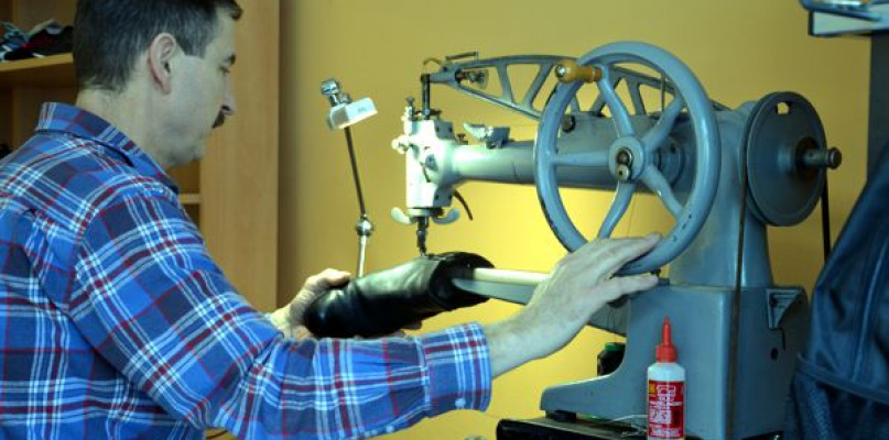 Bo najważniejszy jest profesjonalizm... Poznajcie szewca z Reszla!