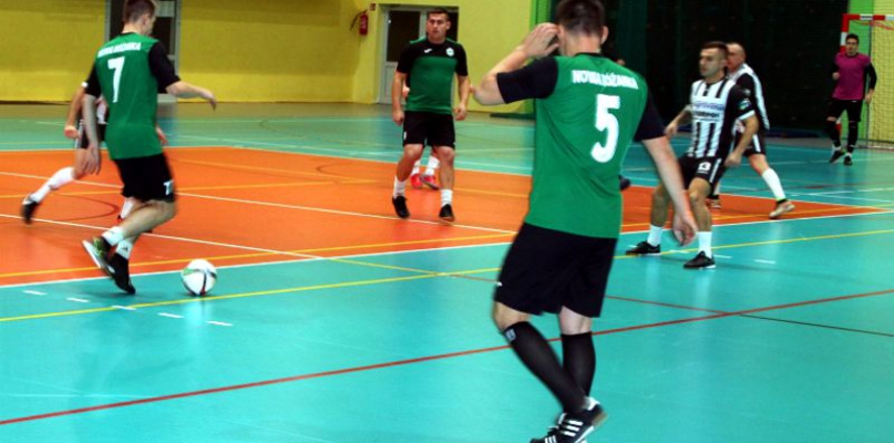 Nowa Różanka liderem ligi halowej w Barcianach