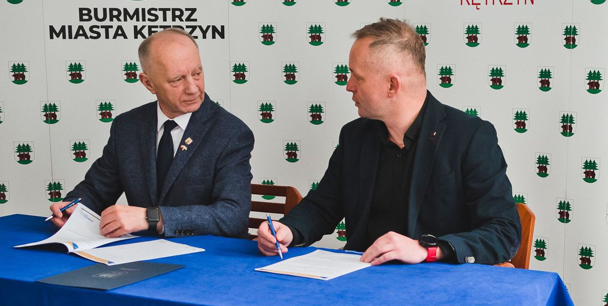 Ryszard Niedziółka i prezes firmy Netland. Fot. Miasto Kętrzyn