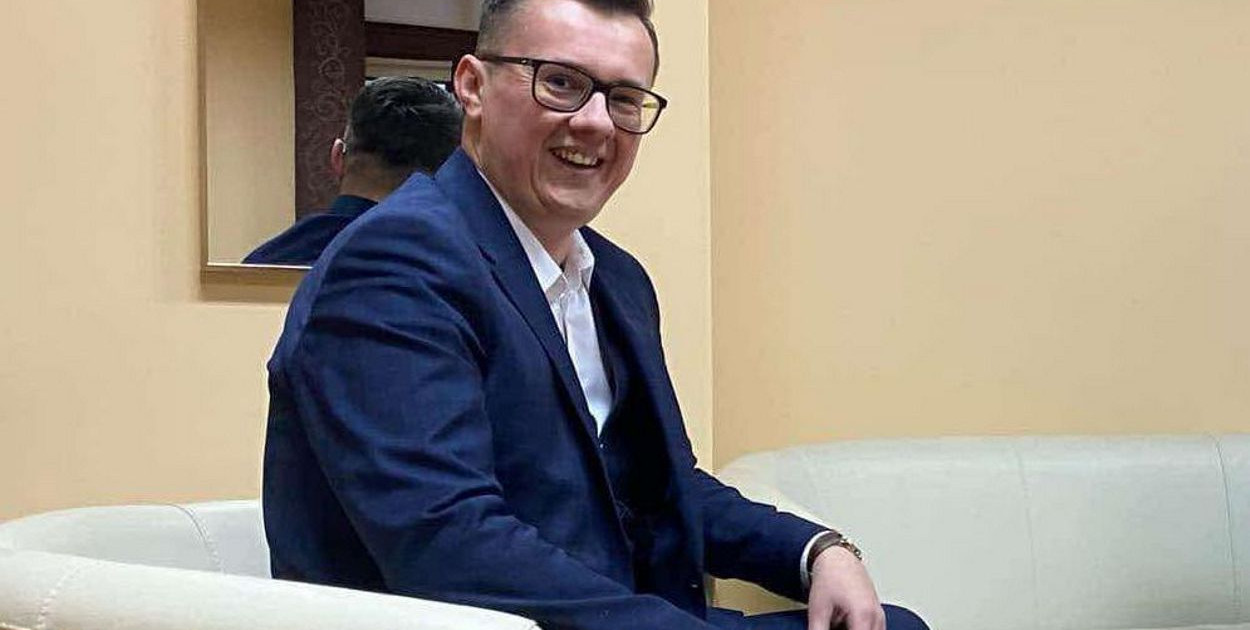 Transparentny Karol Lizurej wygląda na zadowolonego z działań swoich mediów i niby mediów. Fot. Miasto Kętrzyn 