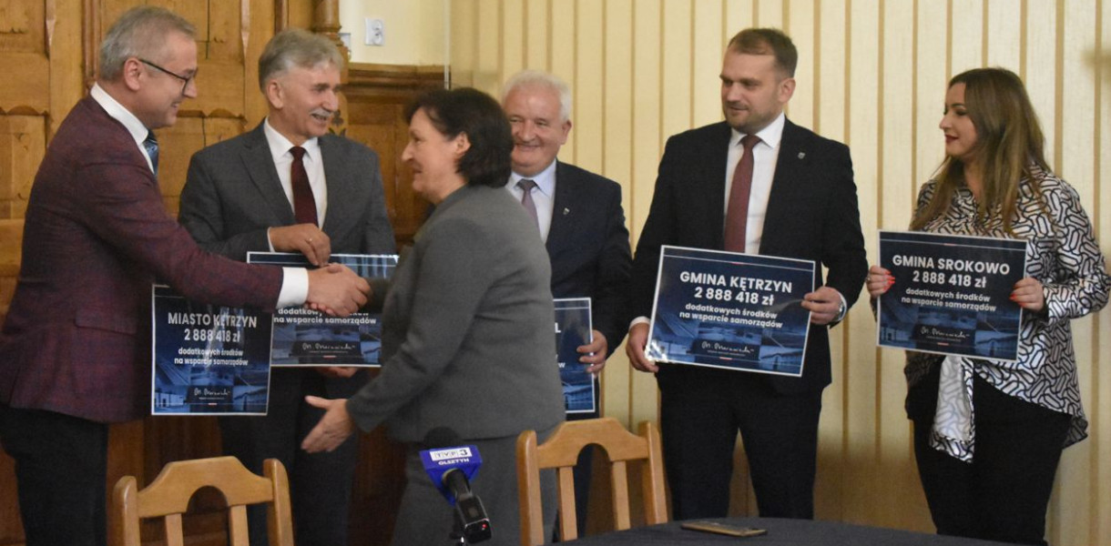 Od lewej: Jerzy Małecki, Jan Adamowicz, Halina Kuriata, Marek Janiszewski, Paweł Bobrowski i Małgorzata Chociełowska. Fot. Robert Majchrzak