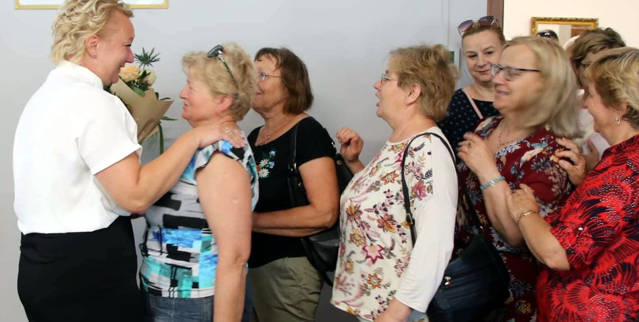 Mieszkańcy gminy Barciany podziękowali Marcie Kamińskiej za kolejny dobry rok. Fot. Gmina Barciany