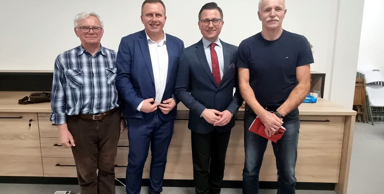Od lewej: Tadeusz Sapierzyński, Andrzej Lewandowski, Michał Kochanowski i Leszk Jaszczołt. Fot. Powiat Kętrzyński