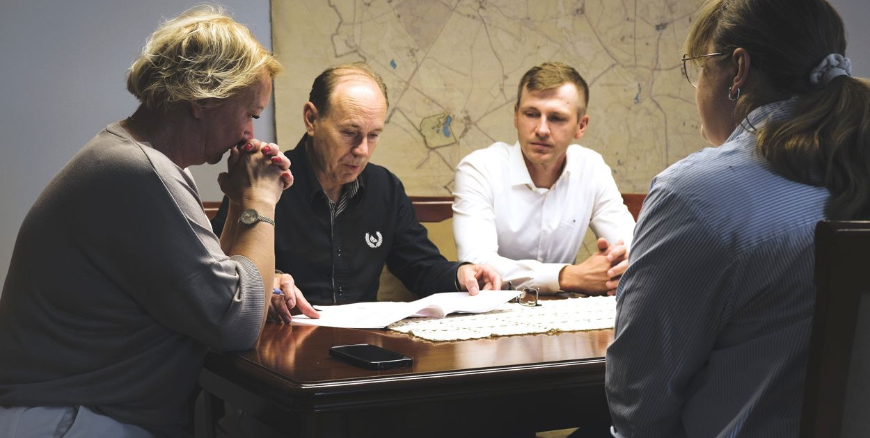 Od lewej: Marta Kamińska, Andrzej Degórski - pracownik Urzędu Gminy Barciany, Piotr Bogusz i Magda Świercz. Fot. Grzegorz Spodarek