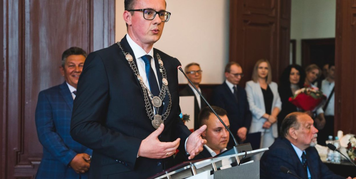 Gdyby komuś przyszło do głowy odwołanie Karola Lizureja z funkcji burmistrza Kętrzyna, aby do tego doszło wystarczy 1 820 głosów. Fot. Facebook.com