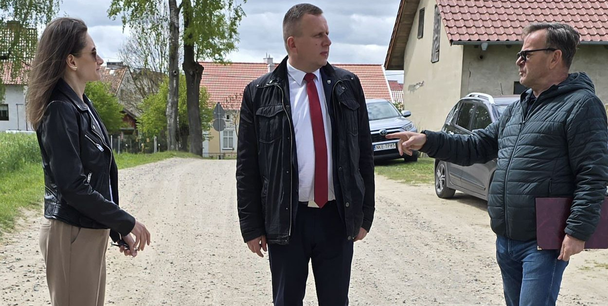 Pierwsza od lewej Małgorzata Szulc, w środku Andrzej Lewandowski. Fot. Gmina Reszel