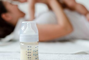 Groźna bakteria w mleku dla niemowląt. Nie podawaj dzieciom!-220893