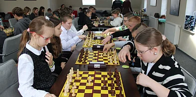 Rywalizacja z integracją młodych szachistów -224647