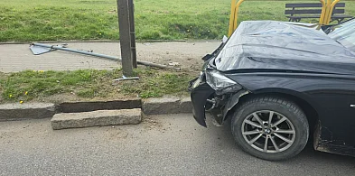 Pijany uderzył autem w słup. Ujęli go świadkowie-224659
