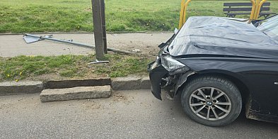 Pijany uderzył autem w słup. Ujęli go świadkowie-224659