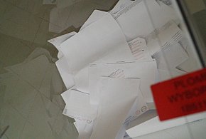 Pomylone głosy w komisjach wyborczych. PKW zajmie się nieprawidłowościami-224914
