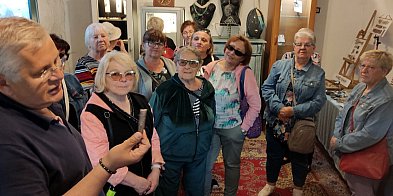 Seniorzy z Barcian z gościną we dworze-225045