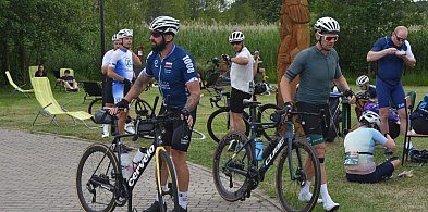 Rowerzyści odpoczywali w Leśniewie-225162