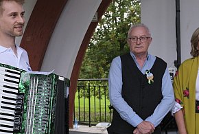 Nowy akordeon dla zespołu Bartowie-225756