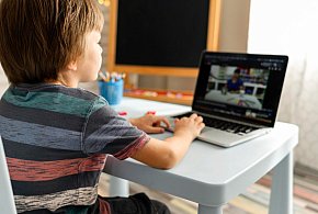 Popularni influencerzy mogą mieć kłopoty. Treści dla dzieci budzą kontrowersje-226209