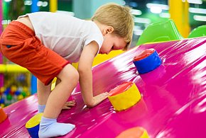 Zostawiasz dziecko w sali zabaw? Urząd wykrył poważne uchybienia-226855