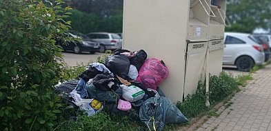 List czytelnika: Kto ma opróżniać pojemniki z odzieżą? [ANKIETA]
