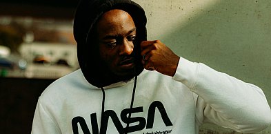Bluza NASA i bluzy z nadrukiem – dlaczego kosmiczny styl stał się ikoną nowoczesne
