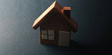 Sądowe zniesienie współwłasności nieruchomości – jak przebiega postępowanie i na c