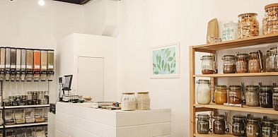 Wyposażenie i meble do sklepu – jak stworzyć nowoczesną przestrzeń, która usprawni