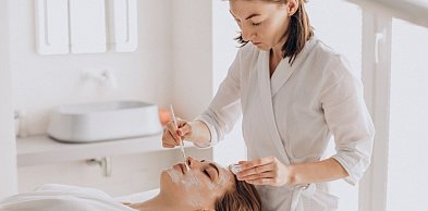 Czy zabieg endermologii skutecznie redukuje cellulit i jakie są jego potencjalne e