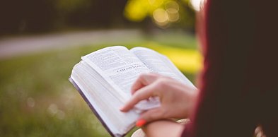 Biblia dla dzieci — jak wybrać pierwsze Pismo Święte dla najmłodszych?