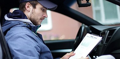 Efektywne zarządzanie flotą transportową – na jakie aspekty techniczne warto zwróc