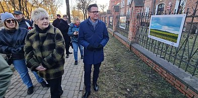 Znów można obejrzeć wystawę na płocie