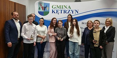 Paweł Bobrowski znów nagrodził uczniów-225936