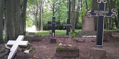 Wycieczka samochodowa szlakiem starych cmentarzy-225978