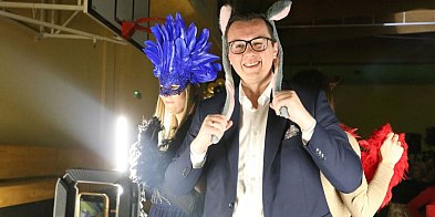 Lizurej nagradzał żonę na urlopie wychowawczym?