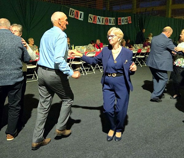 Seniorzy bawili się w rytmie muzyki i uśmiechu-226091