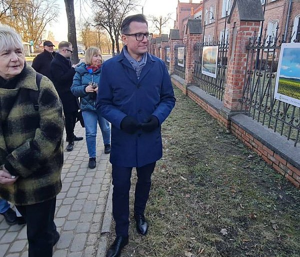 Znów można obejrzeć wystawę na płocie