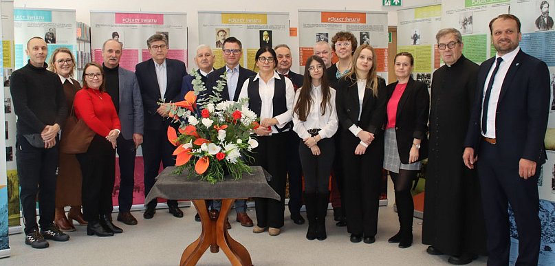 Interesująca wystawa otwarta w szkole rolniczej w Karolewie