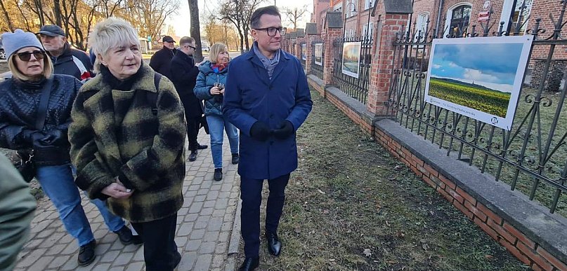 Znów można obejrzeć wystawę na płocie