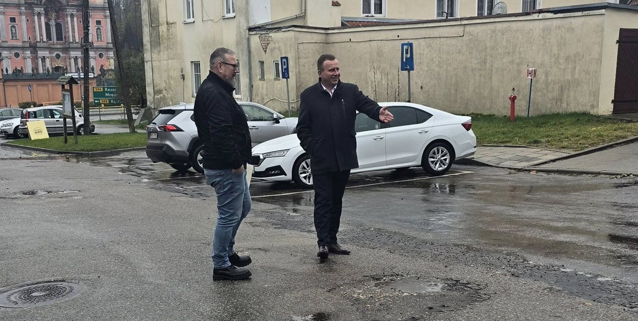 Marek Kropiwnicki i Andrzej Lewandowski w Świętej Lipce. Fot. Gmina Reszel