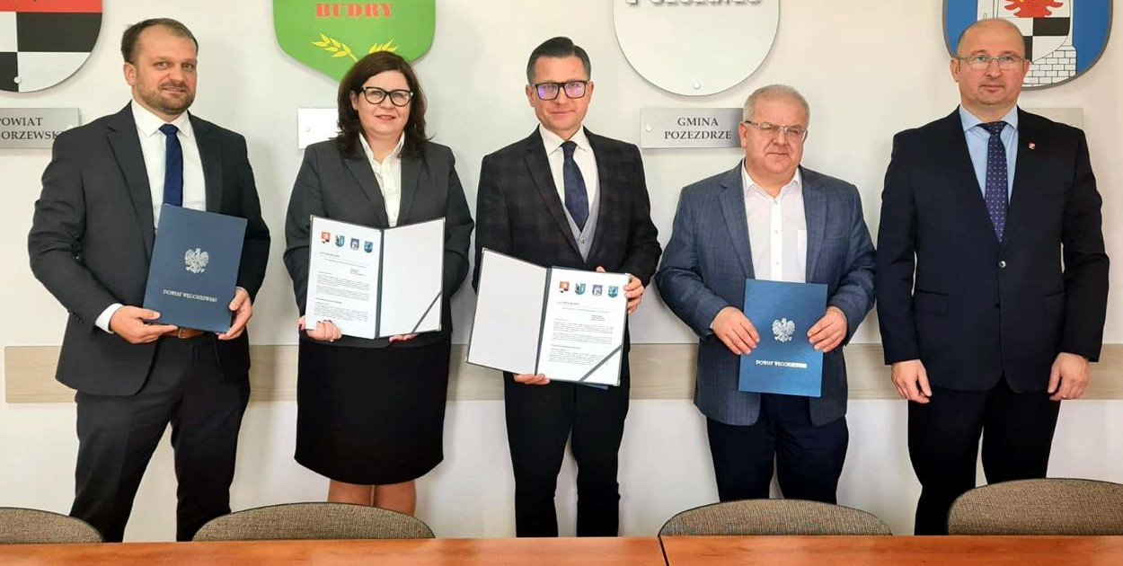 Pod apelem podpisali się m.in. Paweł Bobrowski, wójt gminy Kętrzyn (na zdjęciu pierwszy od lewej) i Michał Kochanowski (trzeci od lewej). Fot. Facebook.com