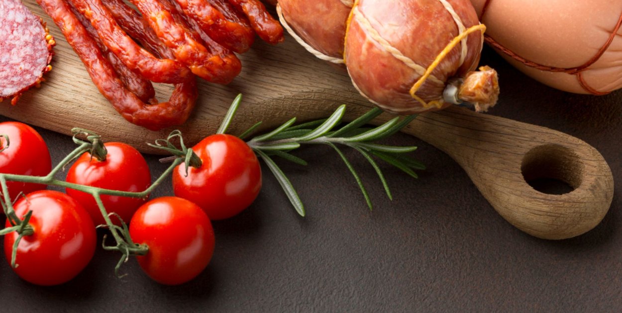 Jak naturalne wędliny wpisują się w codzienną kuchnię?