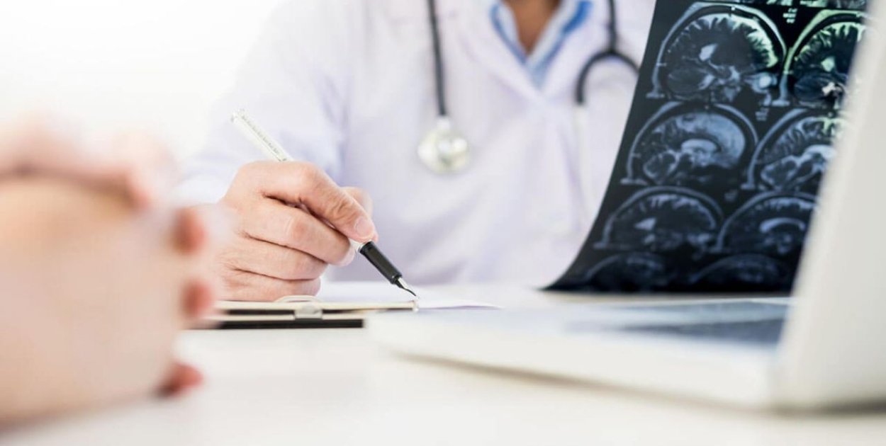 Jak wygląda pierwsza wizyta u neurologa i jak się do niej przygotować?