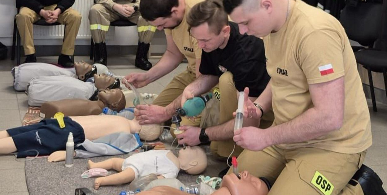 Strażacy doskonalą umiejętność udzielania pierwszej pomocy