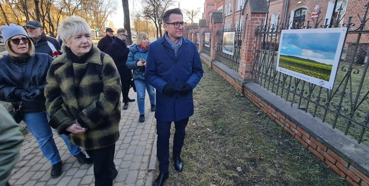 Znów można obejrzeć wystawę na płocie