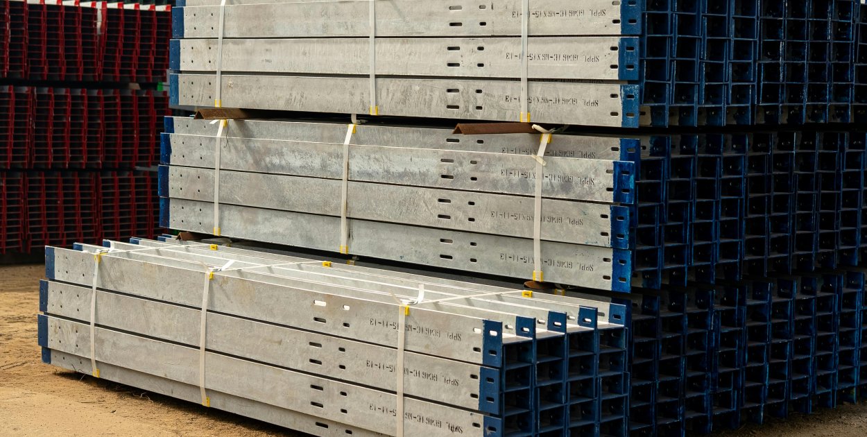 Jak dobrać stalowe profile konstrukcyjne do trwałych i nowoczesnych realizacji?