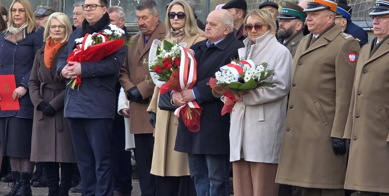Kolejna lekcja patriotyzmu na lotnisku w Wilamowie